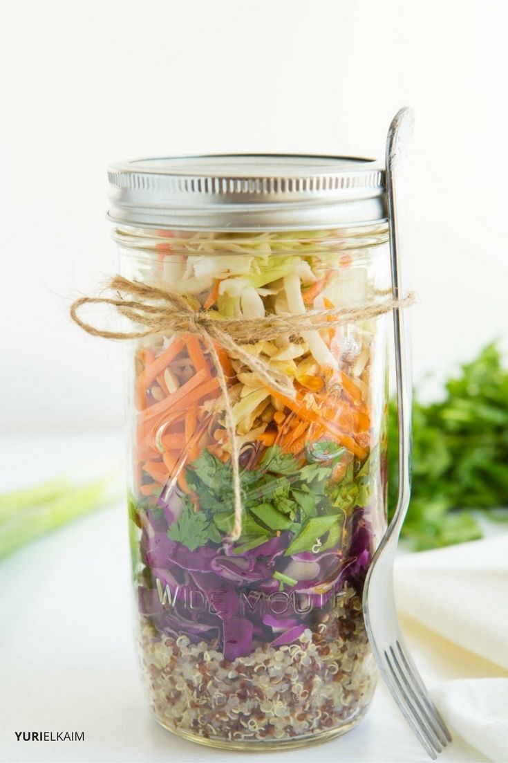 Asijské Quinoa Mason Jar Salát