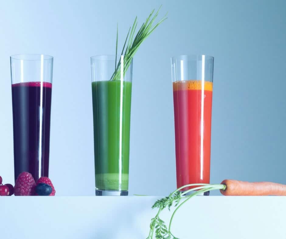 The Pros and Cons of Juicing (Is It Actually Good for You?)