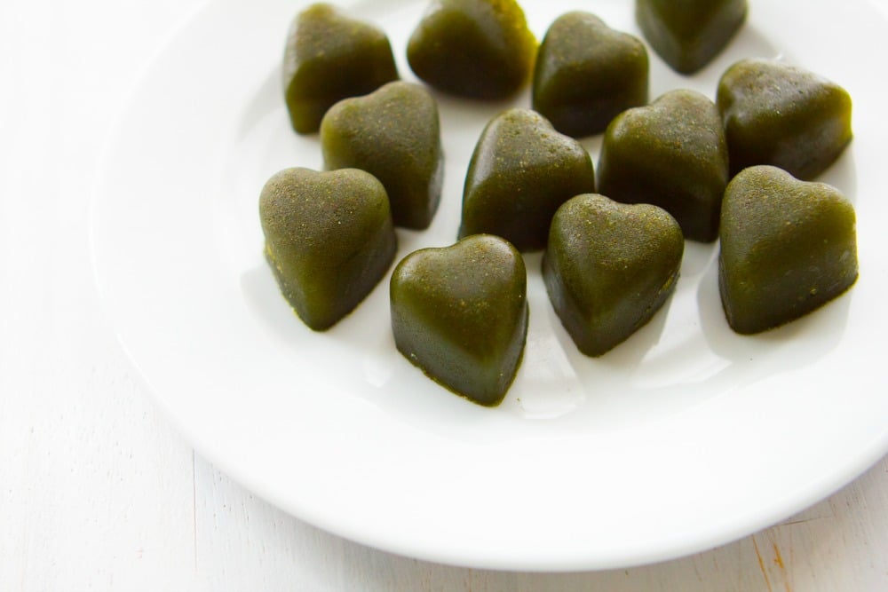 DIY Supergreens Gummies. Get all your leafy greens in easy-to-make, yummy gummies!