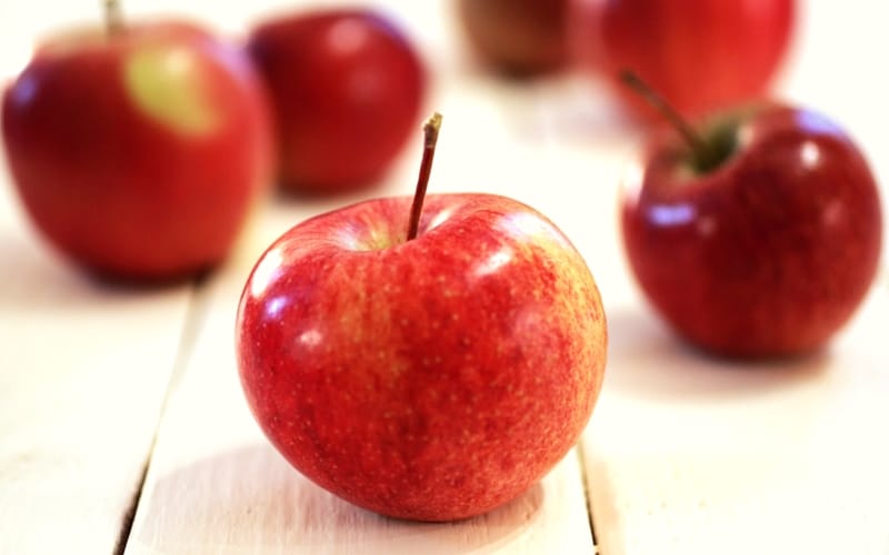 6 Organic Foods You Should Never Buy in Conventional Form - Apples