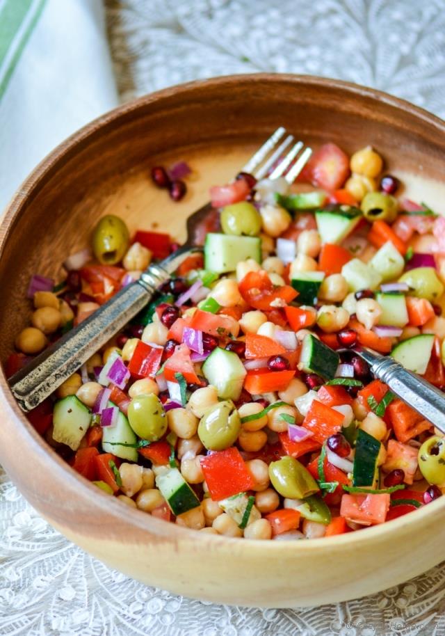 Mediterranean Chickpea Salad with Citrus Dressing via Chef de Home