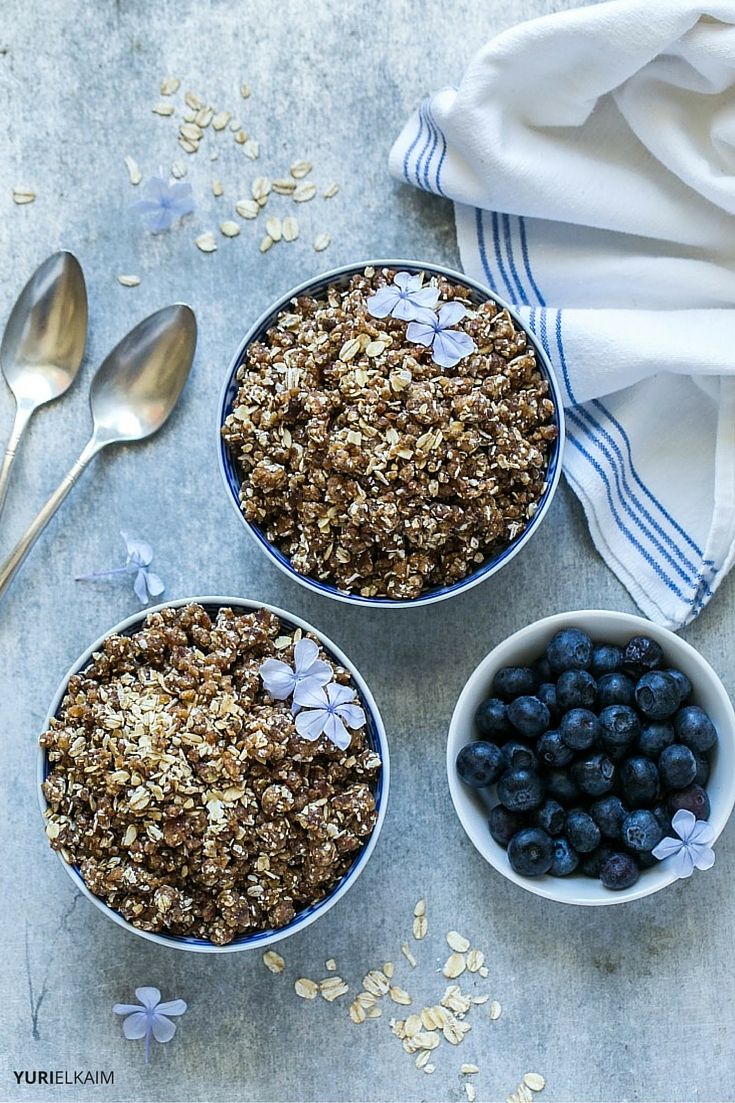 Raw granola with blueberries