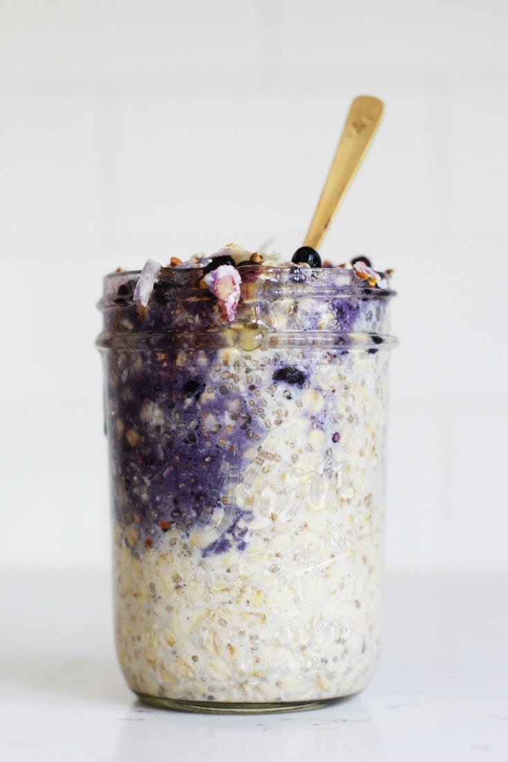 Blueberry Overnight Oats via Honestly Yum