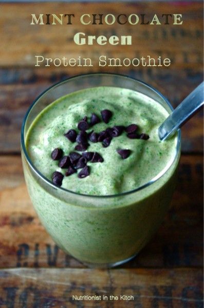 mint-chocolate-green-protein-smoothie-via-nutritionist-in-the-kitch