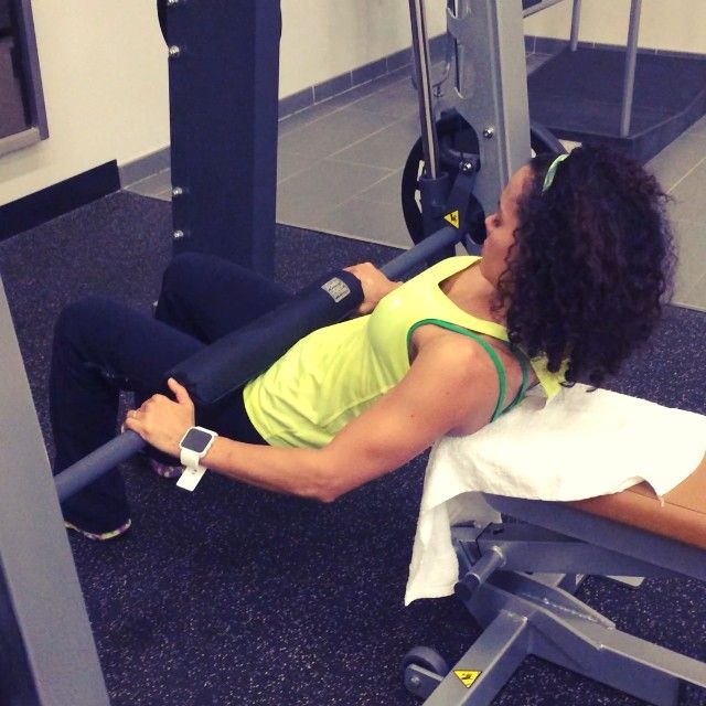 Hip thrusts discount on smith machine