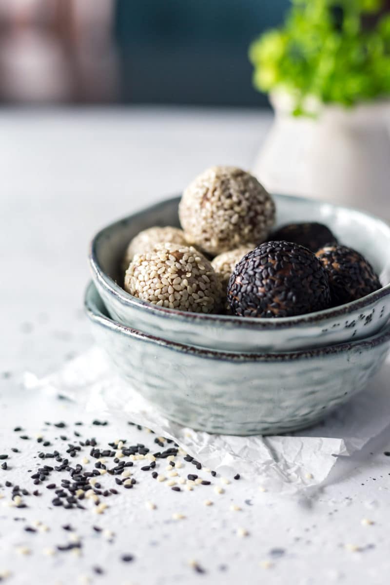 Protein Energy Balls (Chocolate Tahini)