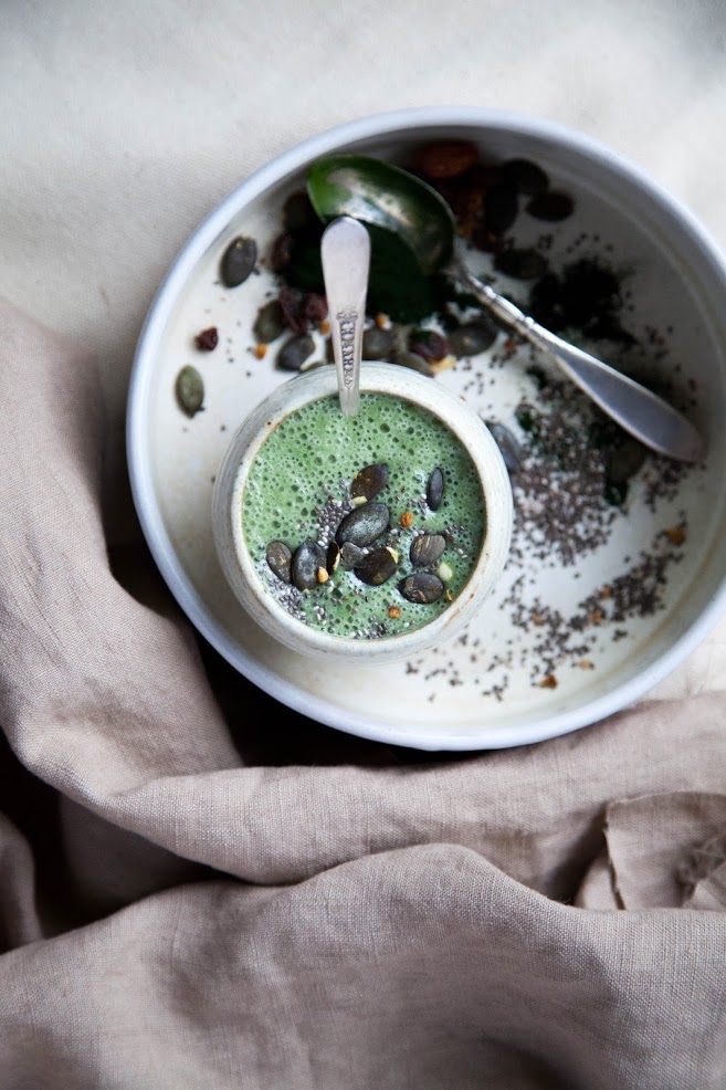 Fennel, Ginger, and Chlorella Smoothie via This Rawsome Vegan Life