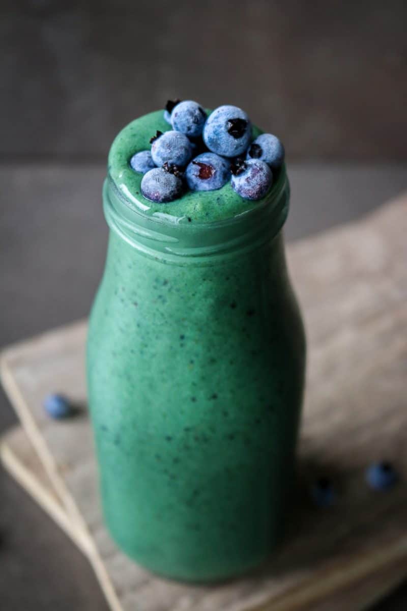 Glowing Green Spirulina Smoothie via Unsweetened Caroline