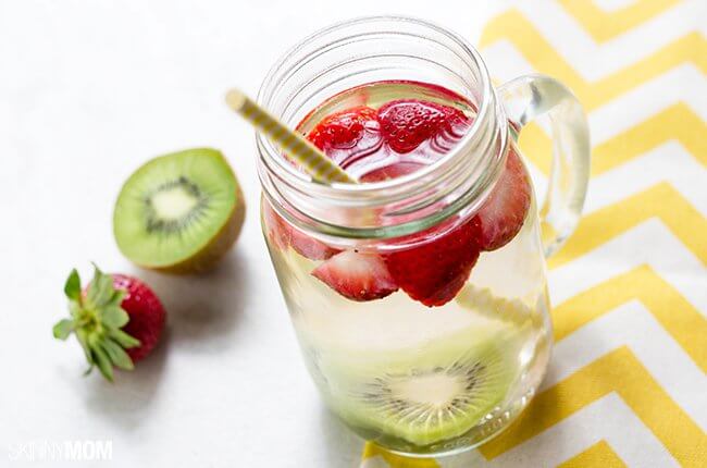 Strawberry Kiwi Slimdown Water via Womanista