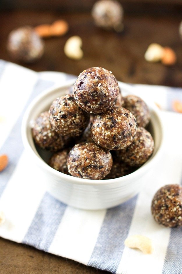 Blueberry Muffin Larabar Balls via Eating Bird Food