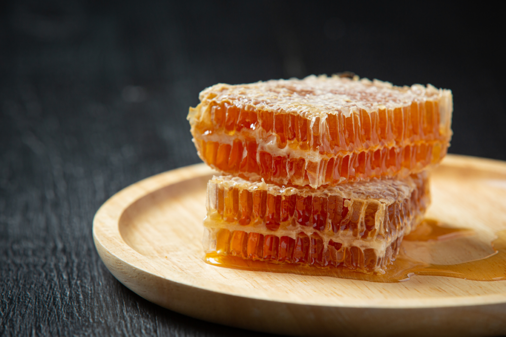 Is Honeycomb Edible and How ? – Smiley Honey