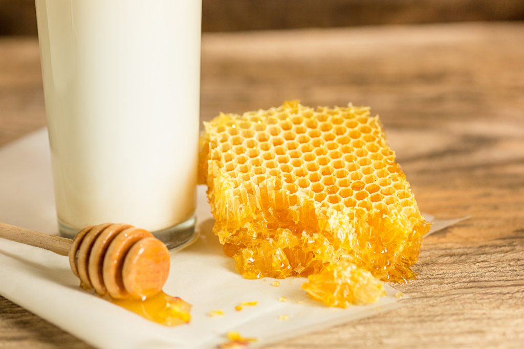 sweet honeycomb on wooden table. Image source: freepik