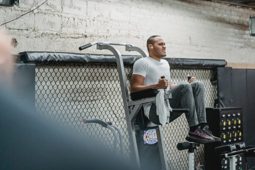 Image of a man performing a roman chair knee raise. Source: Pexels