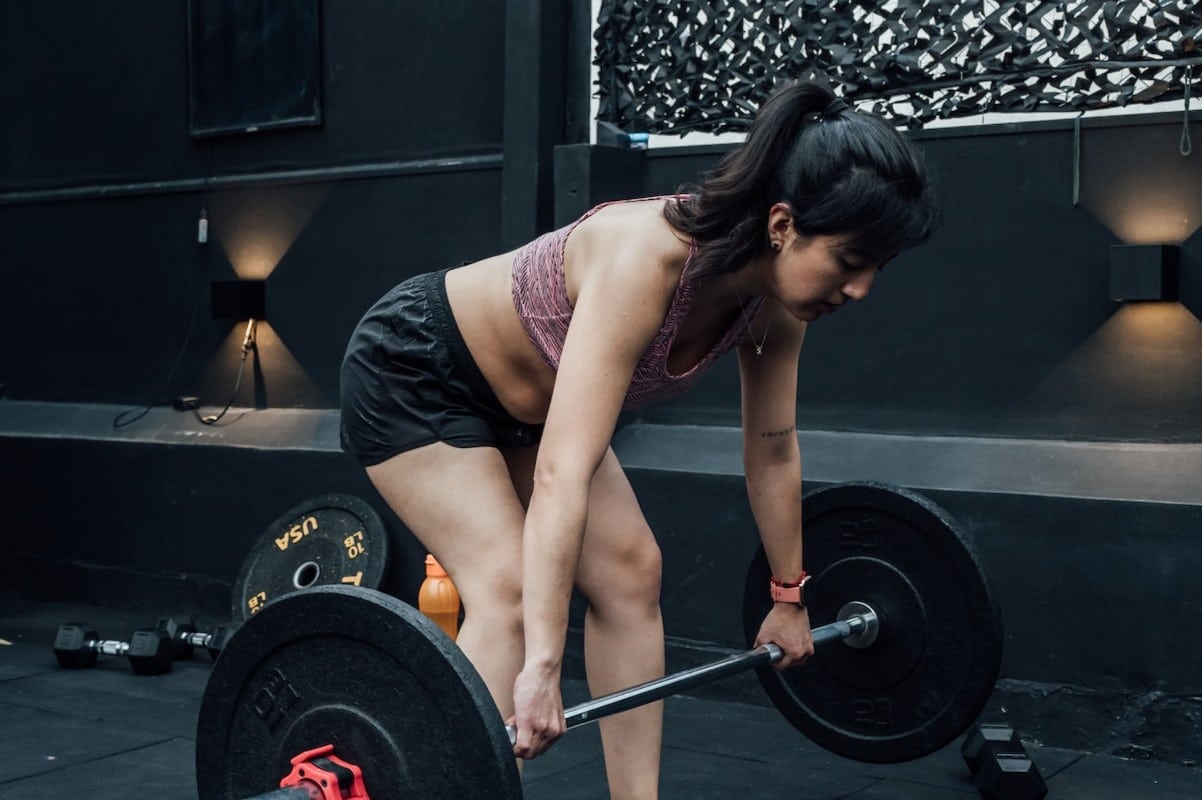 Staggered Stance Deadlift: Proper Form, Techniques, and Benefits