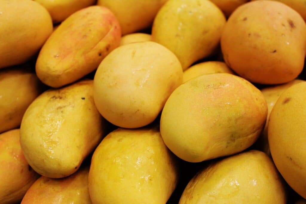 Image of mangoes. Pexels